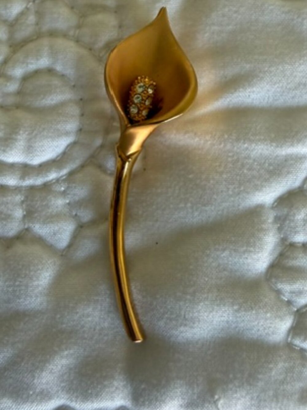 vintage gold tone cala  lily brooch